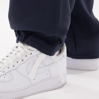 The model is wearing this MLB Comfort New York Yankees Joggers in blue. 6
