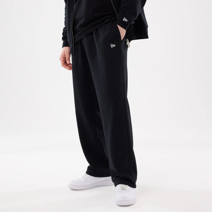 The model is wearing this MLB Comfort New York Mets Joggers in black. 6