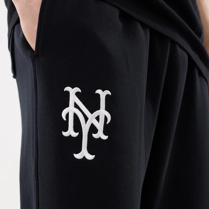 The model is wearing this MLB Comfort New York Mets Joggers in black. 3