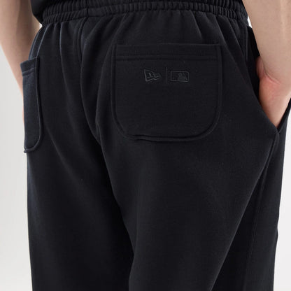 The model is wearing this MLB Comfort New York Mets Joggers in black. 5