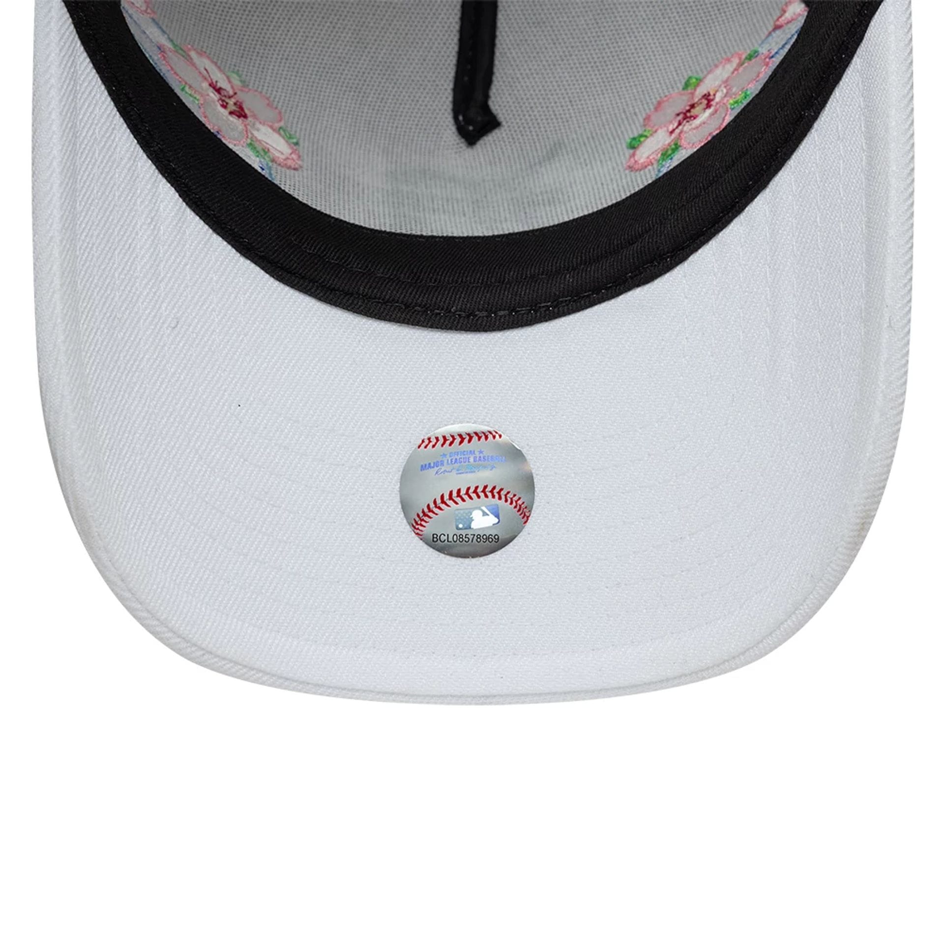 Pictured is this MLB Sakura Detroit Tigers 9FORTY A-Frame cap in white. 7