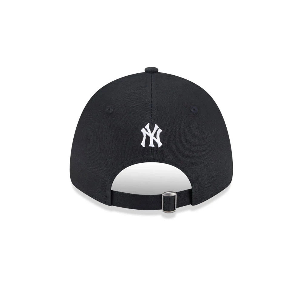 Pictured is this MLB Mix League New York Yankees 9FORTY cap in black. 4