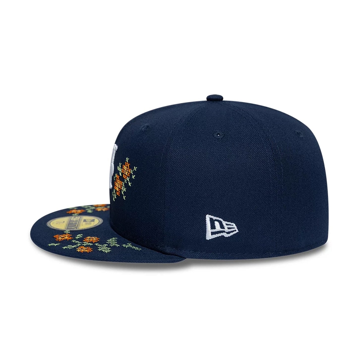 Pictured is this MLB Garden New York Mets 59FIFTY Fitted cap in dark blue. 5