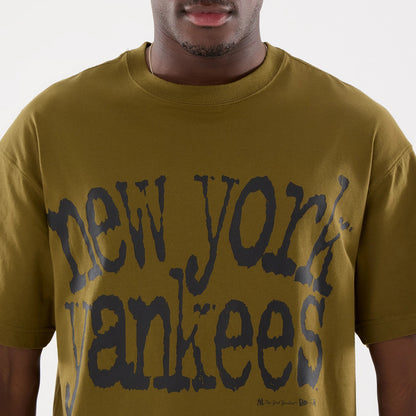 The model is wearing this MLB New York Yankees T-Shirt in Brown. 3