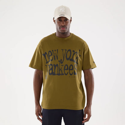 The model is wearing this MLB New York Yankees T-Shirt in Brown. 1