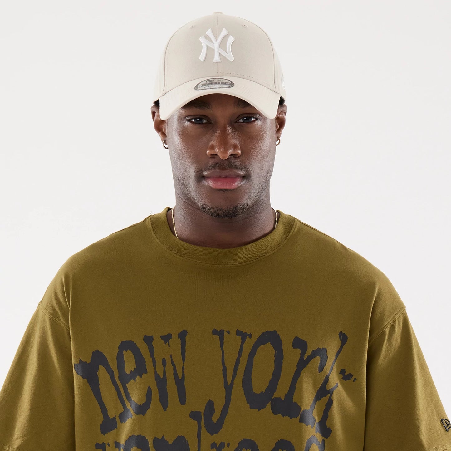 The model is wearing this MLB New York Yankees T-Shirt in Brown. 6