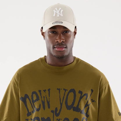 The model is wearing this MLB New York Yankees T-Shirt in Brown. 6