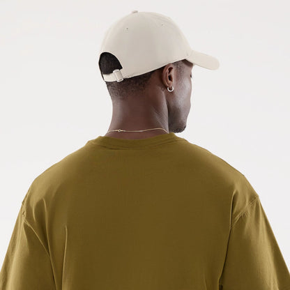 The model is wearing this MLB New York Yankees T-Shirt in Brown. 7