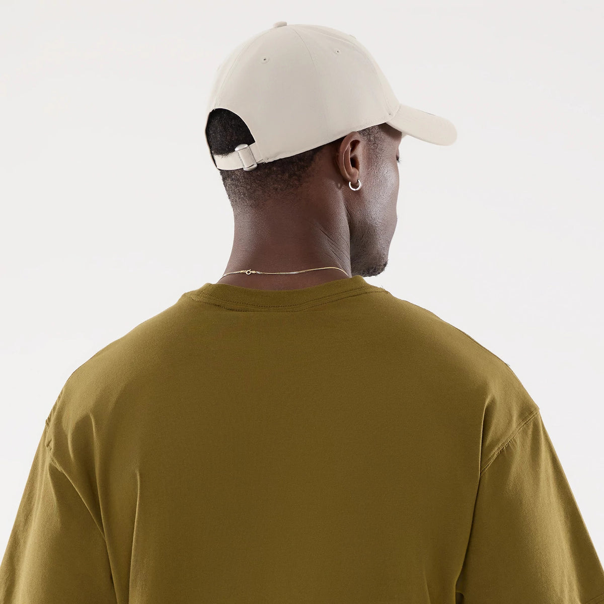 The model is wearing this MLB New York Yankees T-Shirt in Brown. 7
