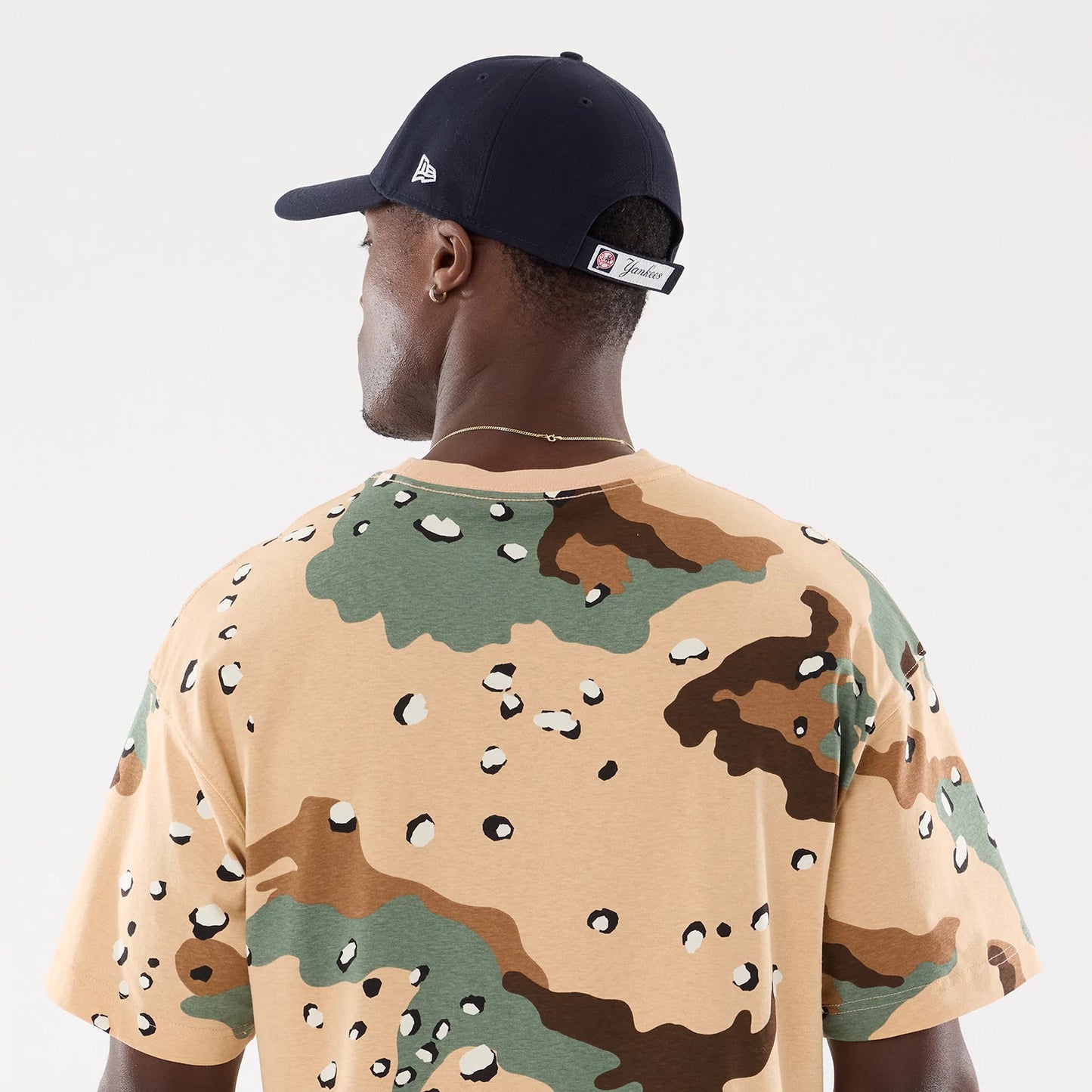 The model is wearing this MLB Camo New York Yankees T-Shirt in Desert Camo . 7