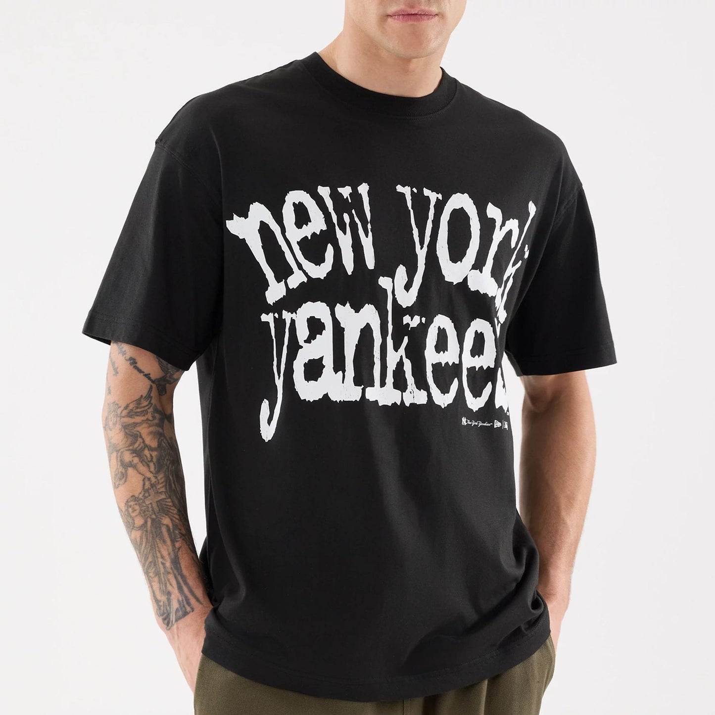 The model is wearing this MLB New York Yankees T-Shirt in black. 3