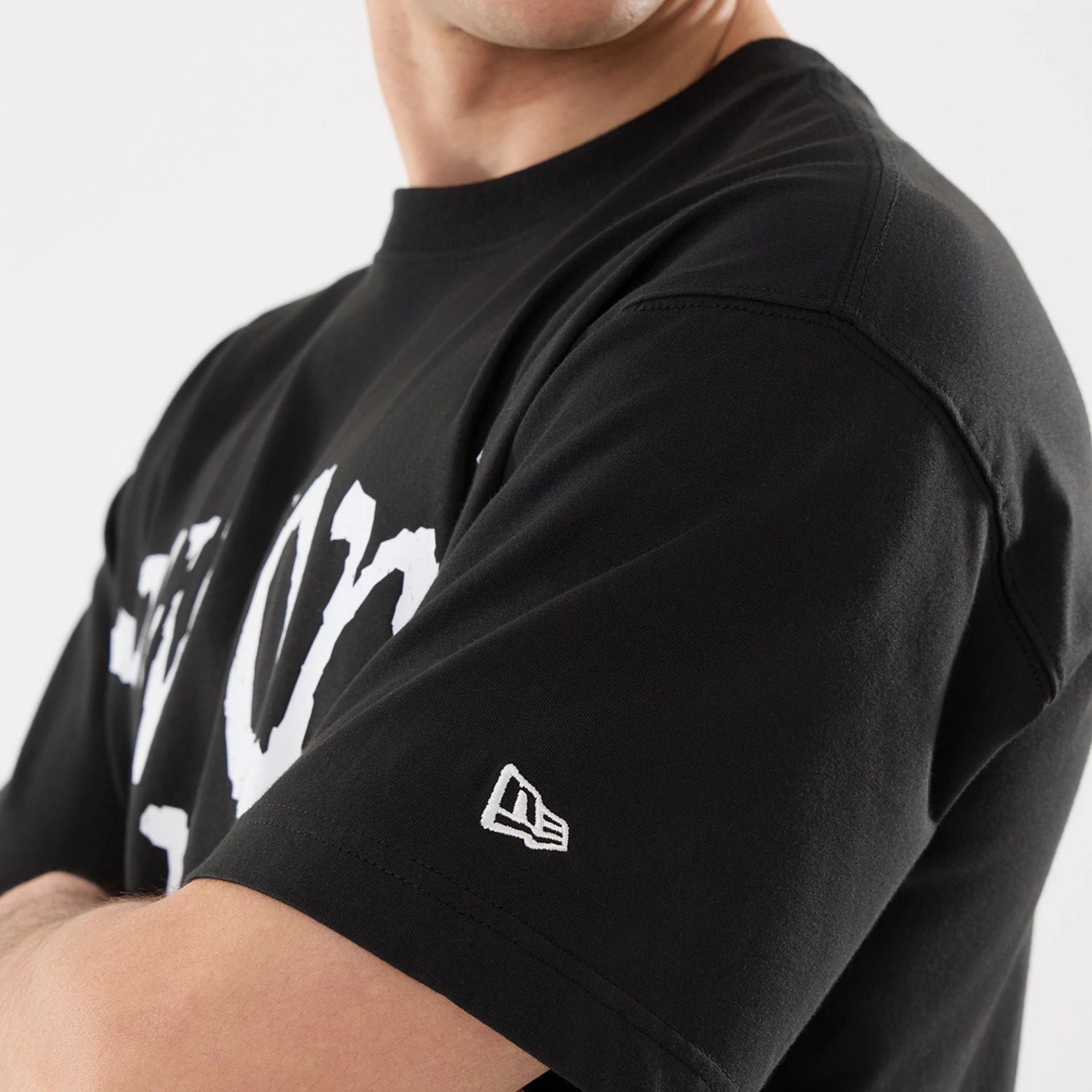 The model is wearing this MLB New York Yankees T-Shirt in black. 7