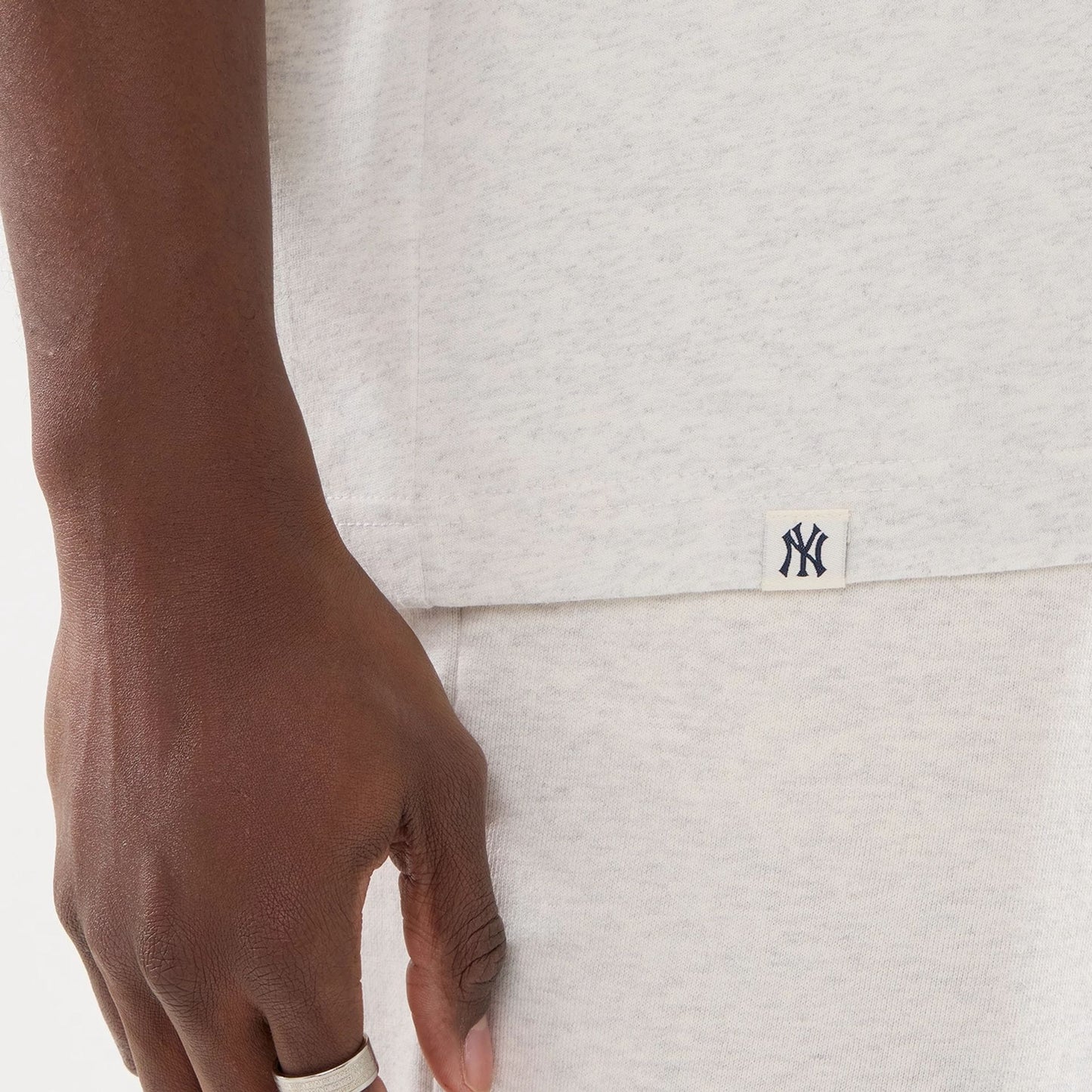 The model is wearing this MLB Comfort New York Yankees T-Shirt in grey. 5