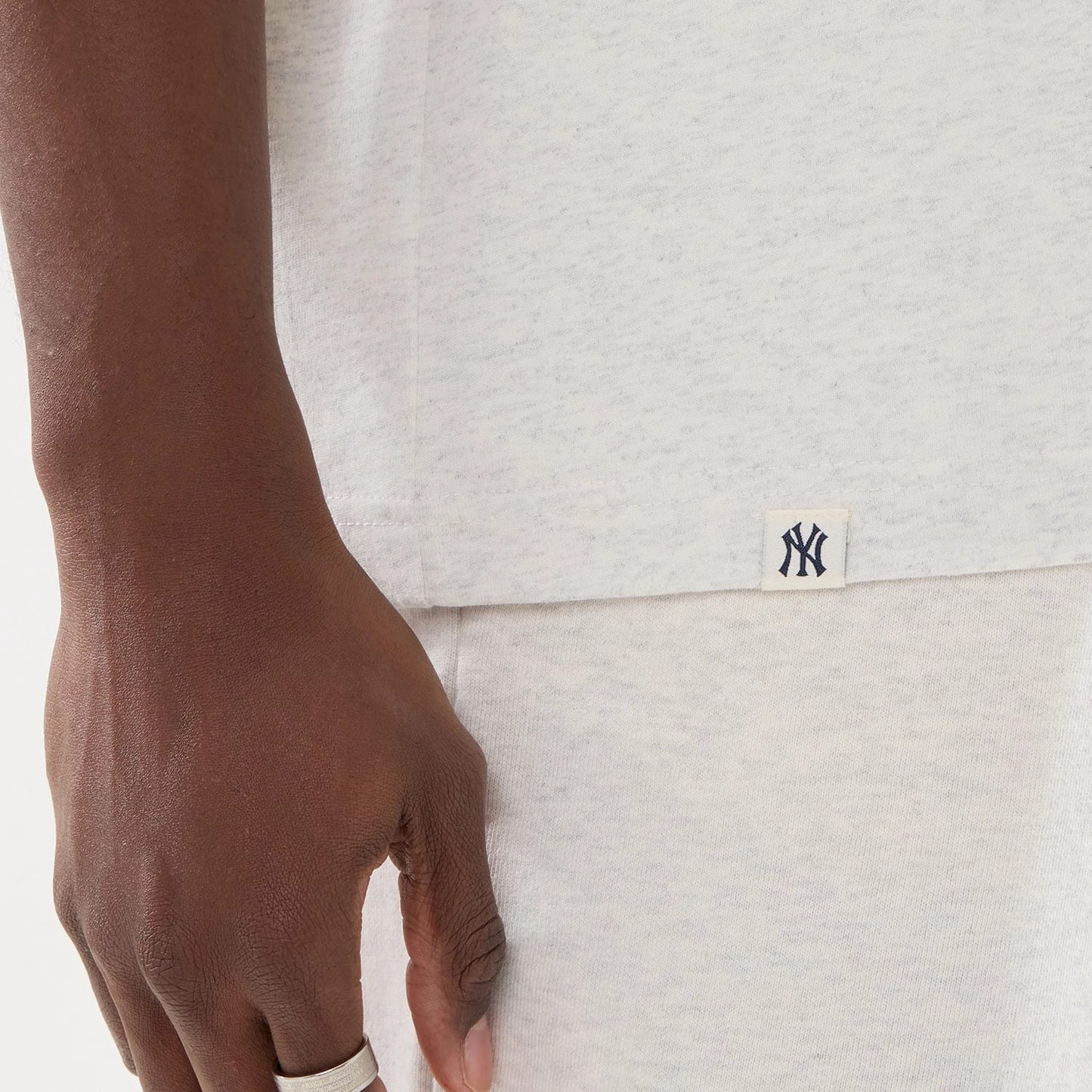 The model is wearing this MLB Comfort New York Yankees T-Shirt in grey. 5
