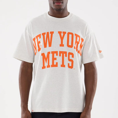 The model is wearing this MLB Comfort New York Mets T-Shirt in grey. 6