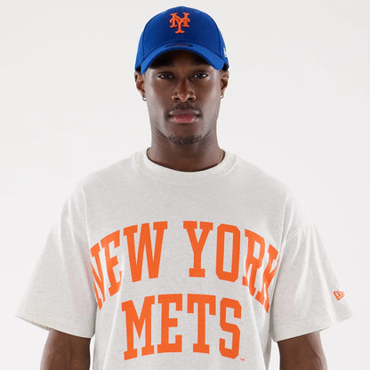 The model is wearing this MLB Comfort New York Mets T-Shirt in grey. 5
