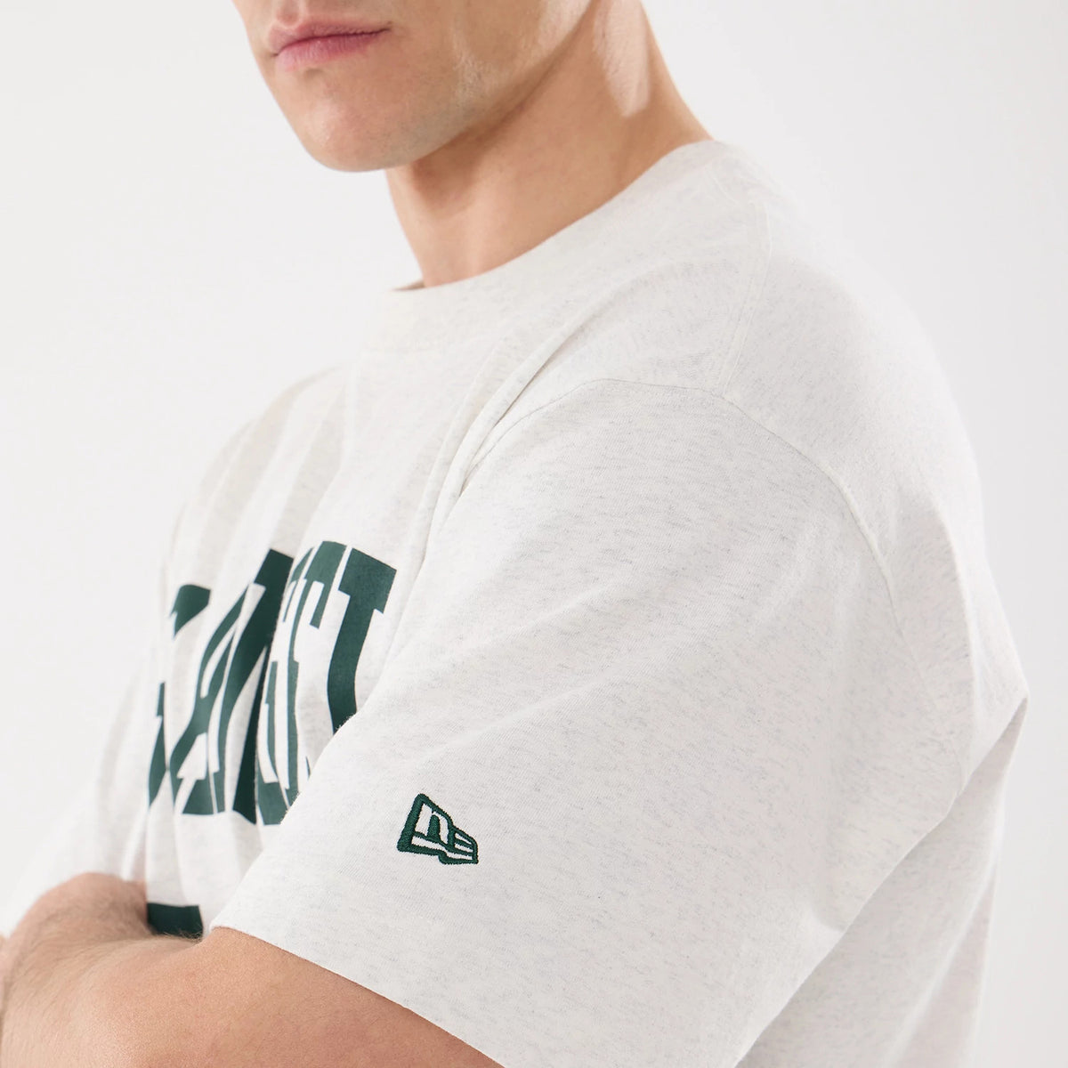 The model is wearing this MLB Comfort LA Dodgers T-Shirt in grey. 5