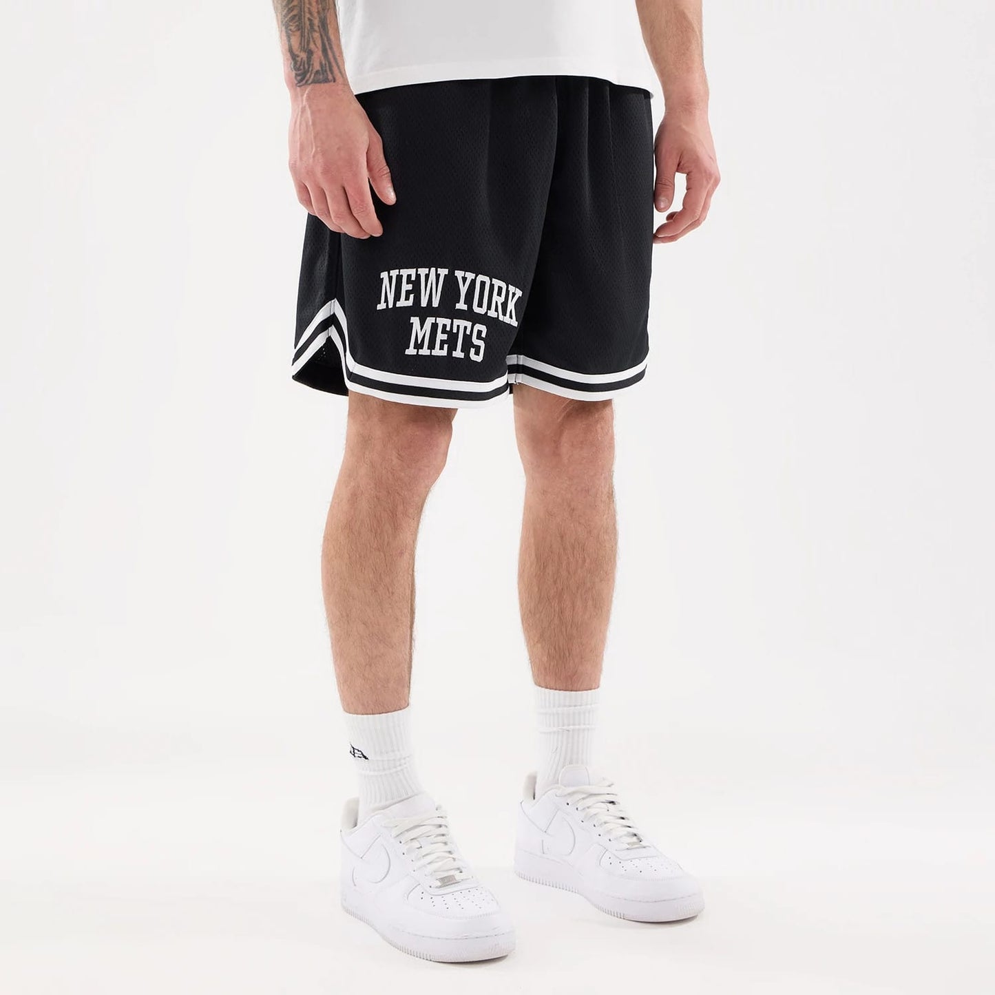 The model is wearing this MLB Comfort New York Mets Oversized Shorts in navy. 6