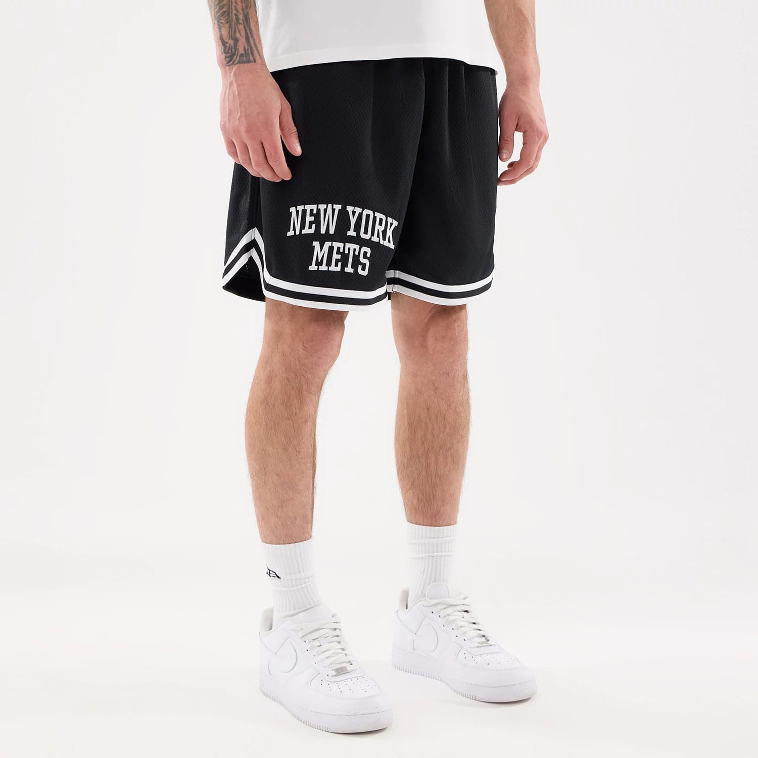 The model is wearing this MLB Comfort New York Mets Oversized Shorts in navy. 6
