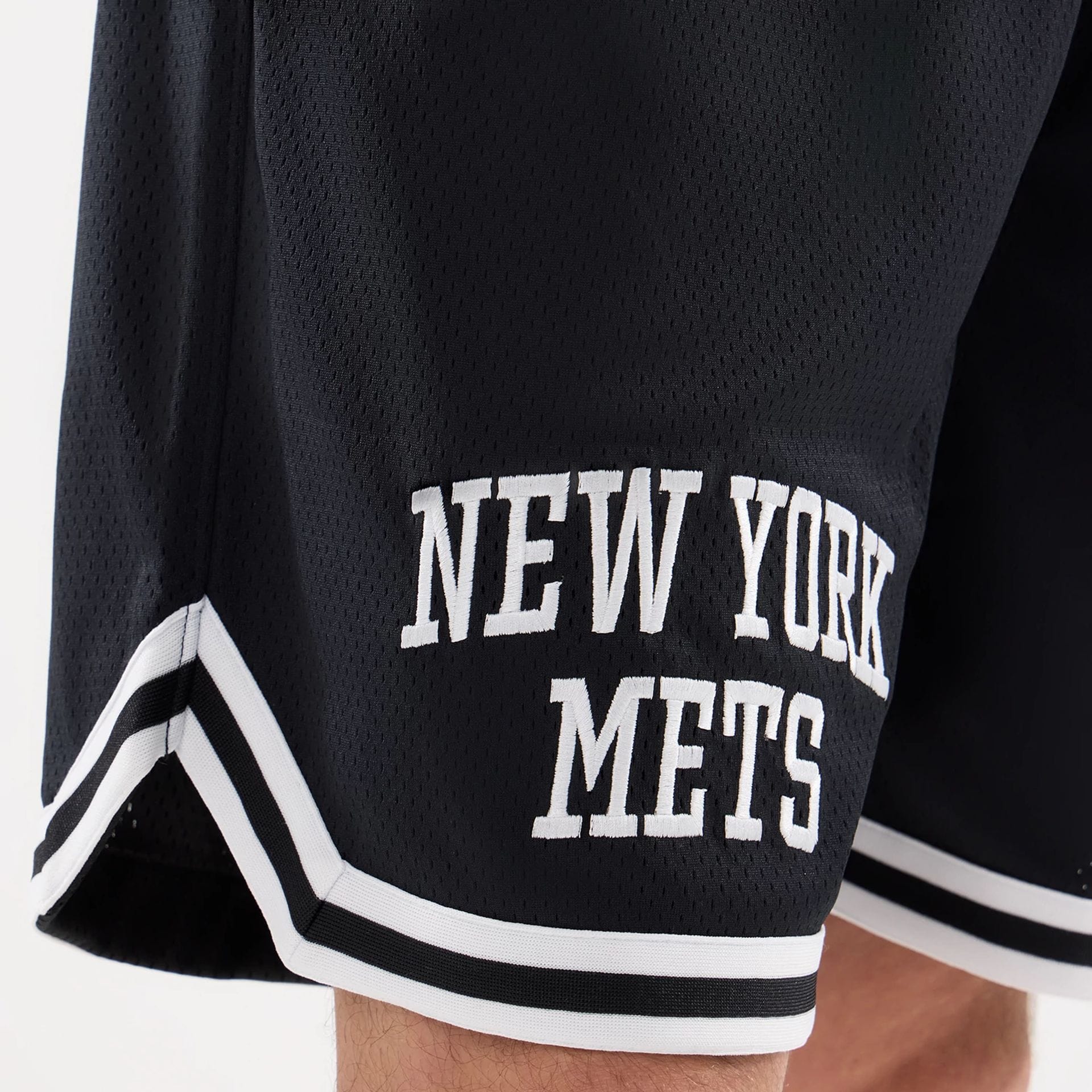 The model is wearing this MLB Comfort New York Mets Oversized Shorts in navy. 3