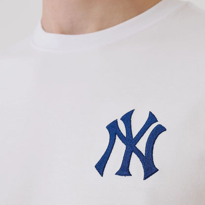 The model is wearing this MLB Sakura New York Yankees T-Shirt in white. 3