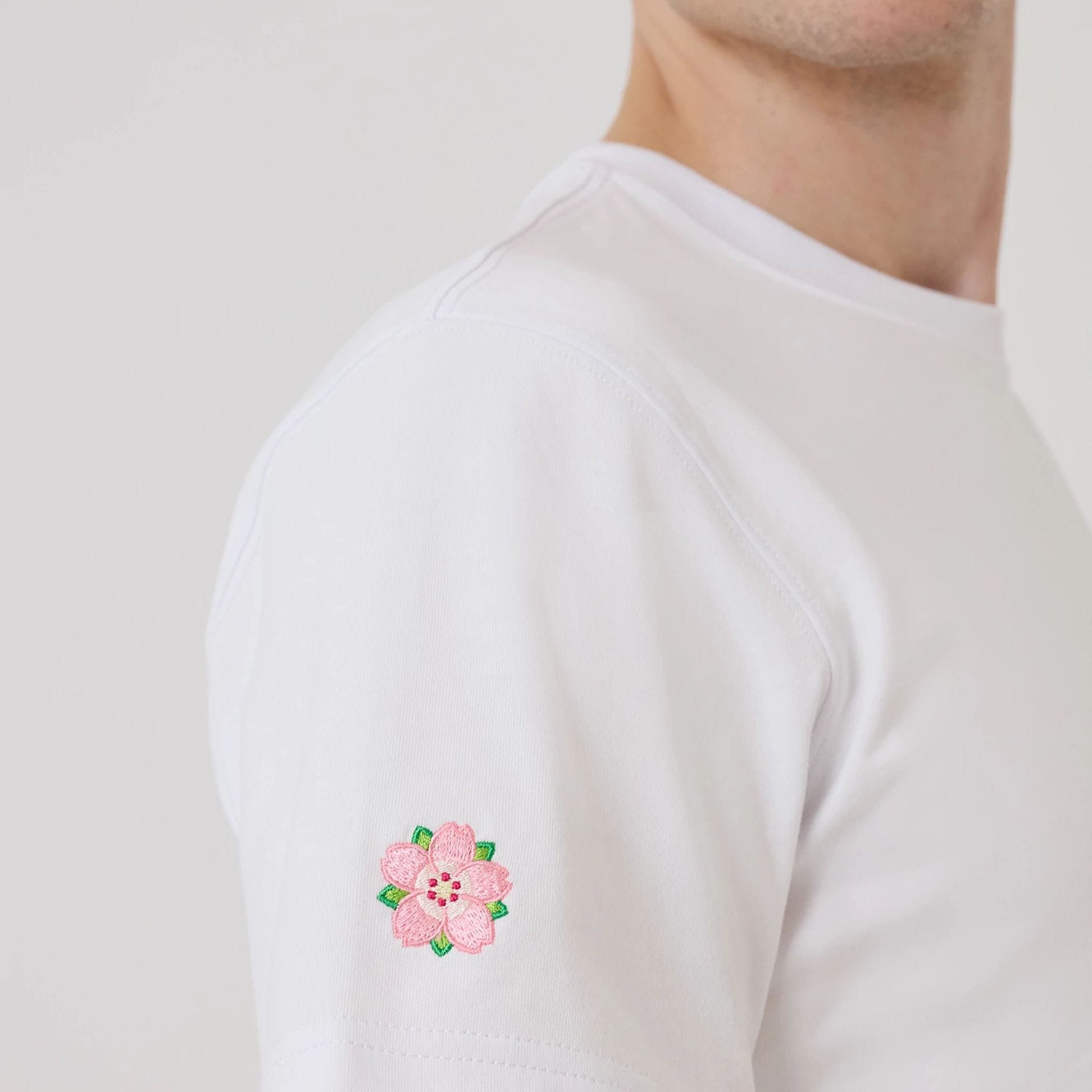 The model is wearing this MLB Sakura New York Yankees T-Shirt in white. 5