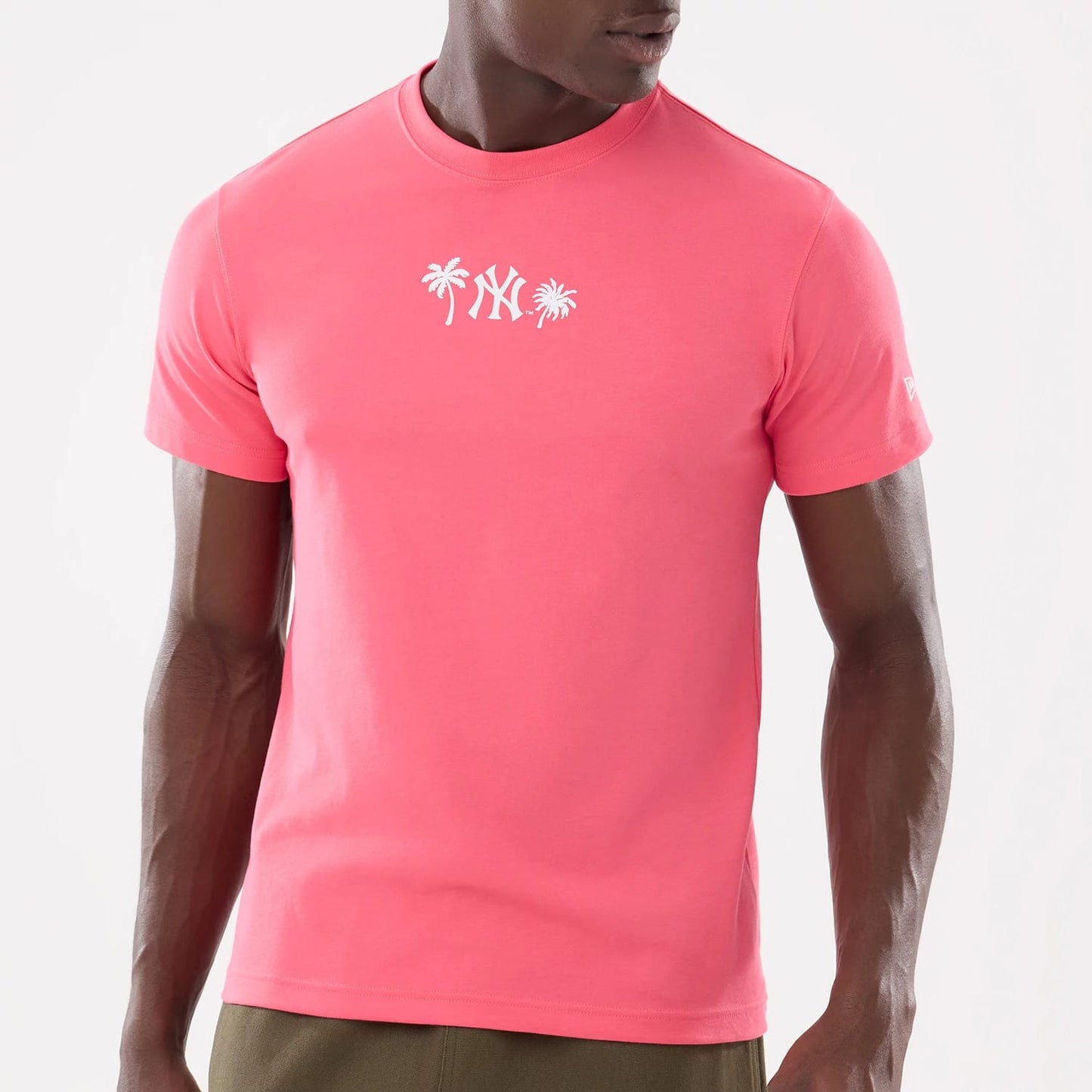 The model is wearing this MLB Resort New York Yankees T-Shirt in pink. 5