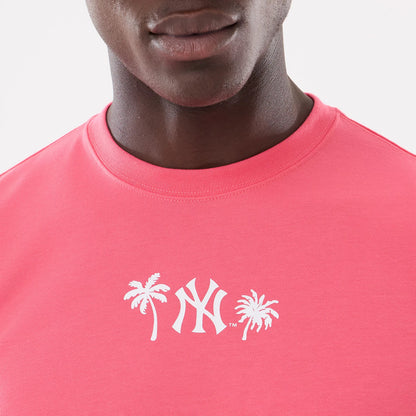 The model is wearing this MLB Resort New York Yankees T-Shirt in pink. 3