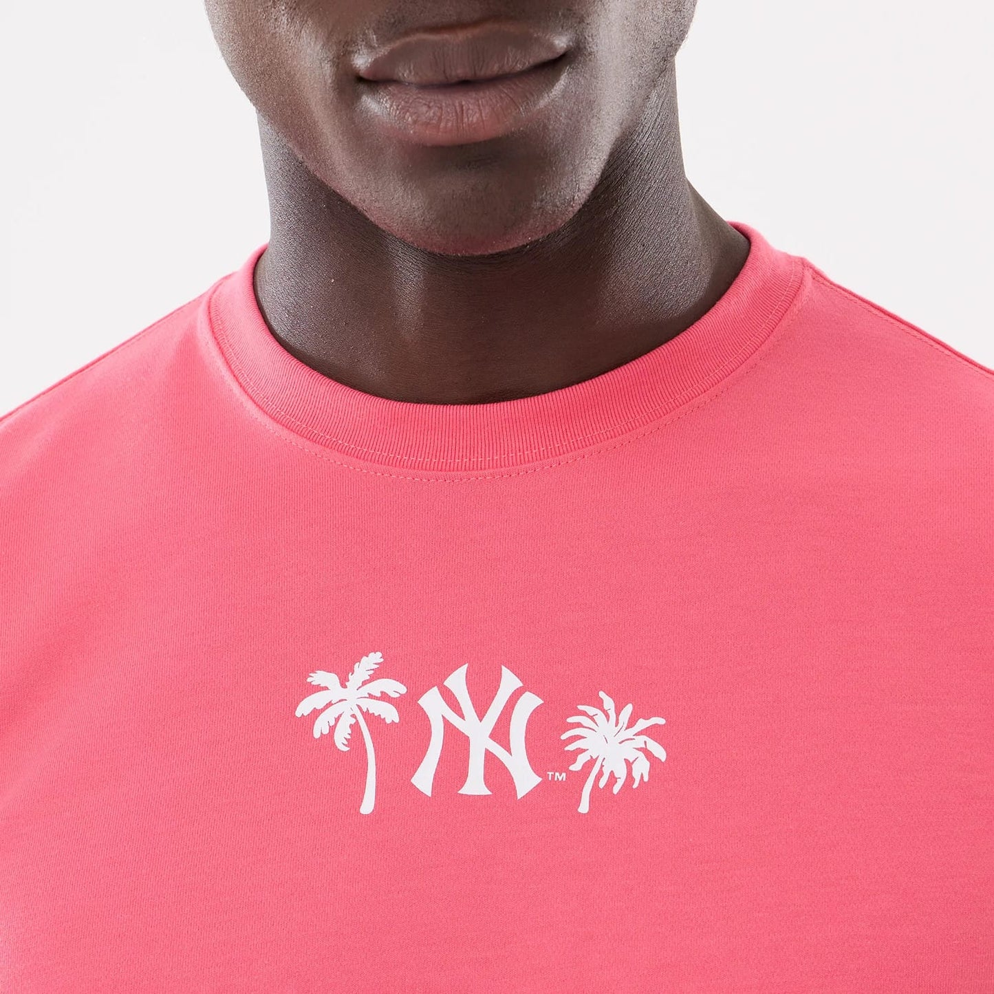 The model is wearing this MLB Resort New York Yankees T-Shirt in pink. 3