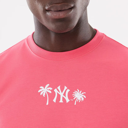 The model is wearing this MLB Resort New York Yankees T-Shirt in pink. 3