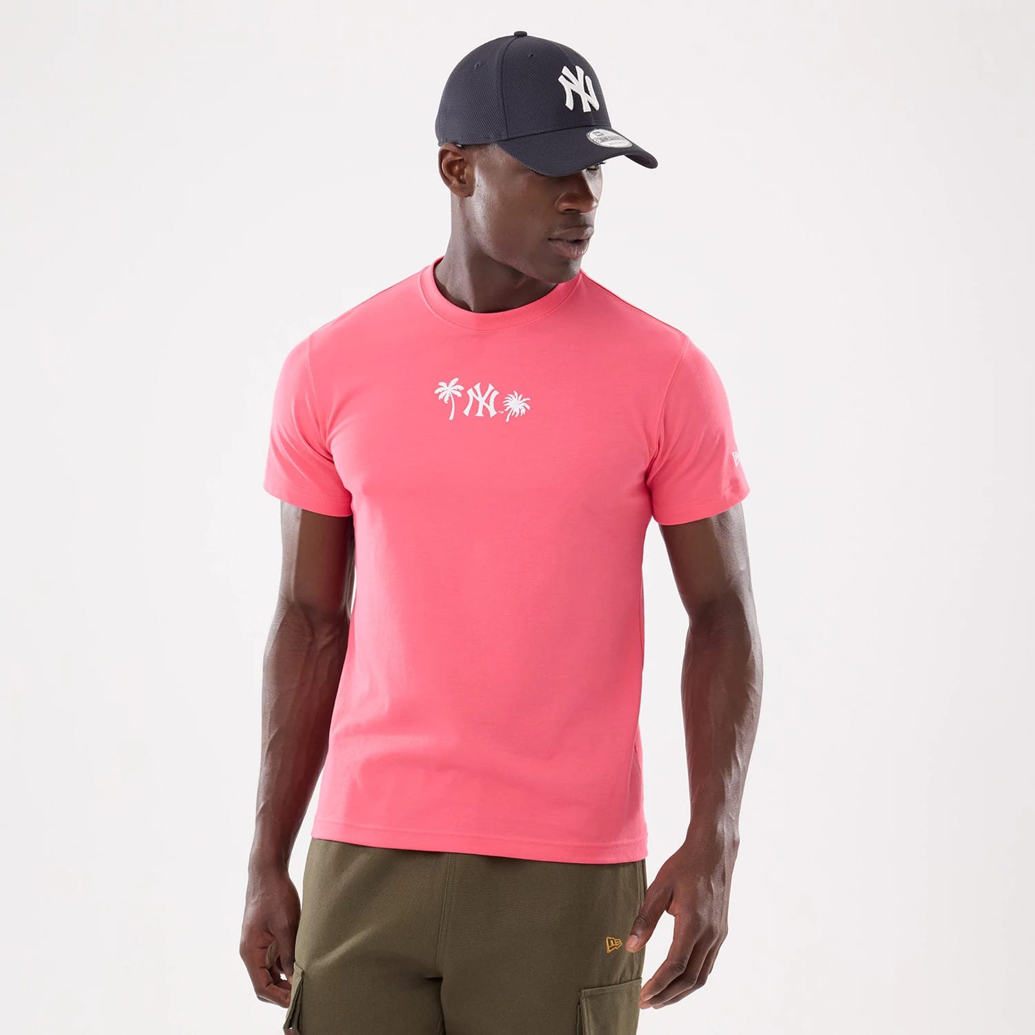 The model is wearing this MLB Resort New York Yankees T-Shirt in pink. 1