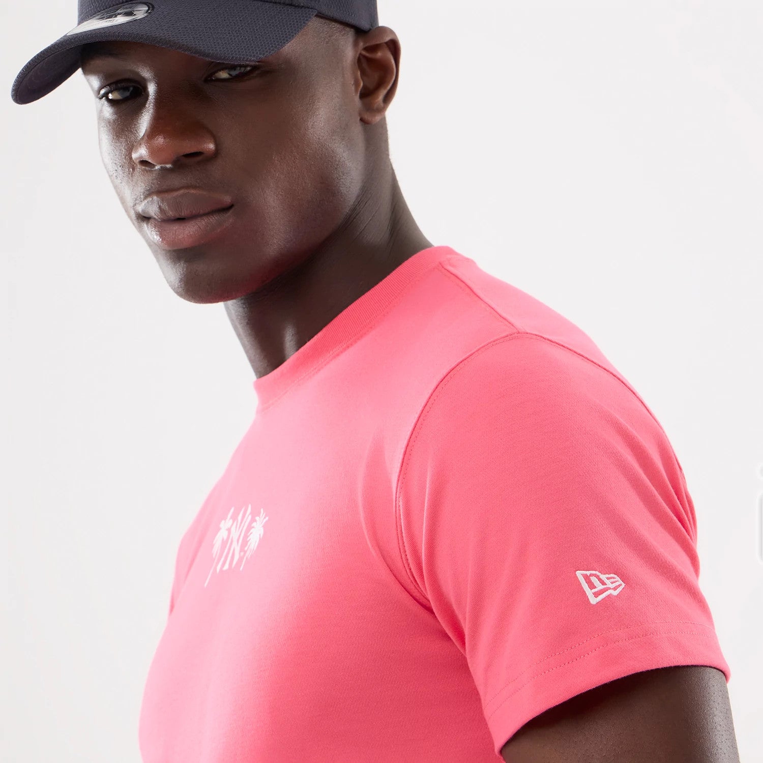 The model is wearing this MLB Resort New York Yankees T-Shirt in pink. 6