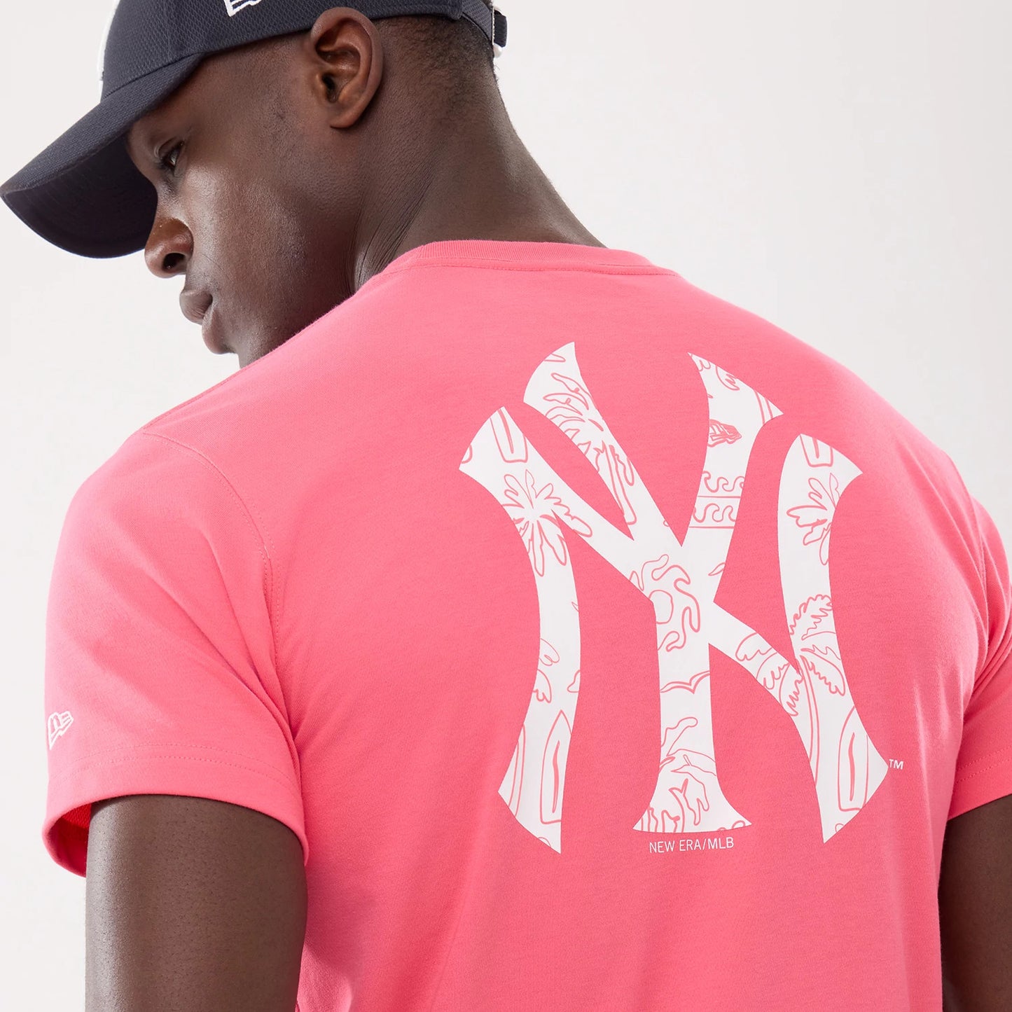 The model is wearing this MLB Resort New York Yankees T-Shirt in pink. 4