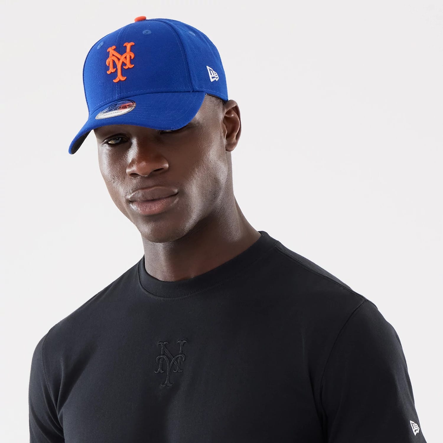 The model is wearing this MLB Cartoon New York Mets T-Shirt in black. 7