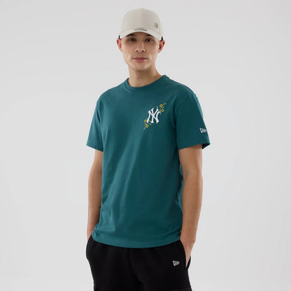 The model is wearing this MLB Garden New York Yankees T-Shirt in dark green. 1
