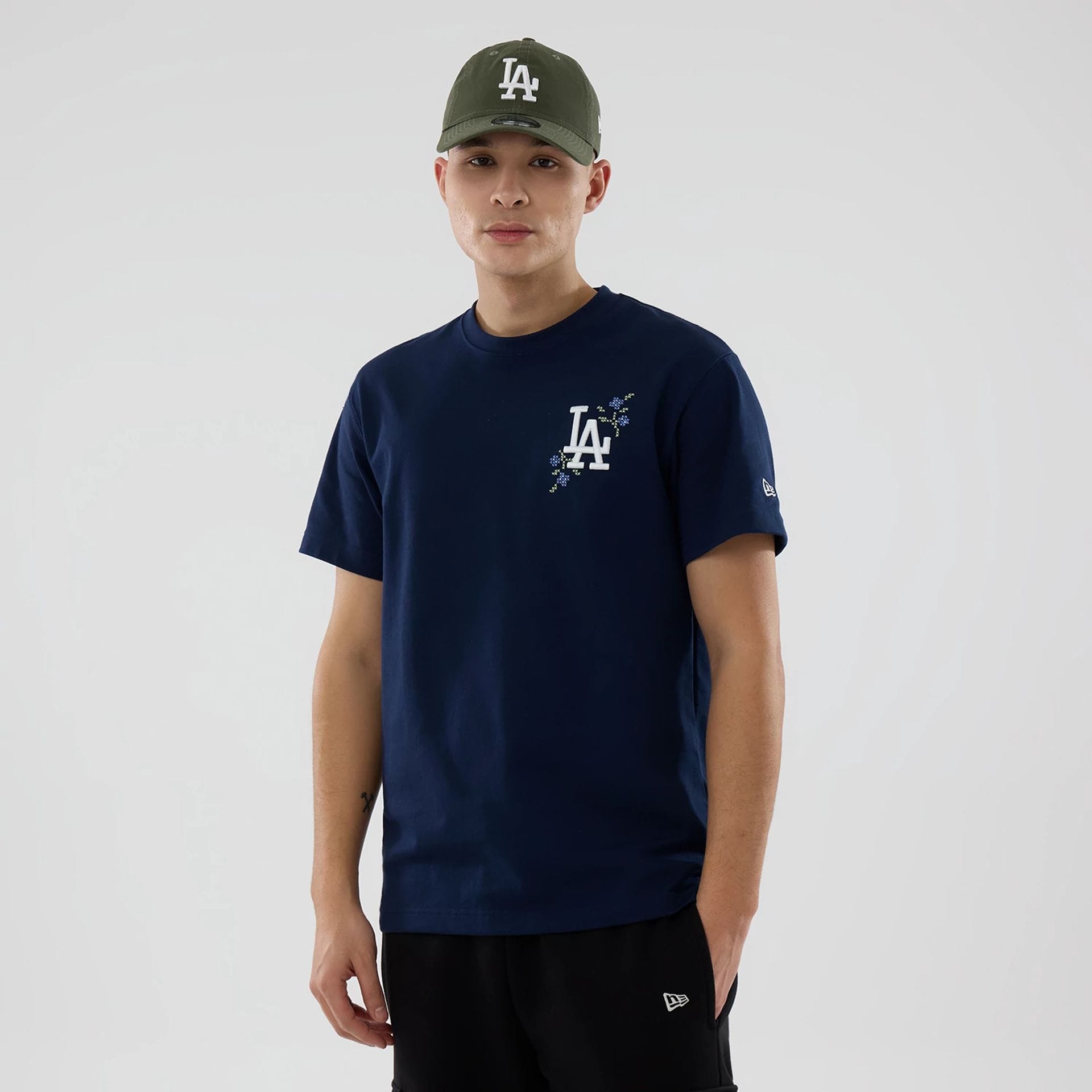 The model is wearing this MLB Garden LA Dodgers T-Shirt in blue. 1