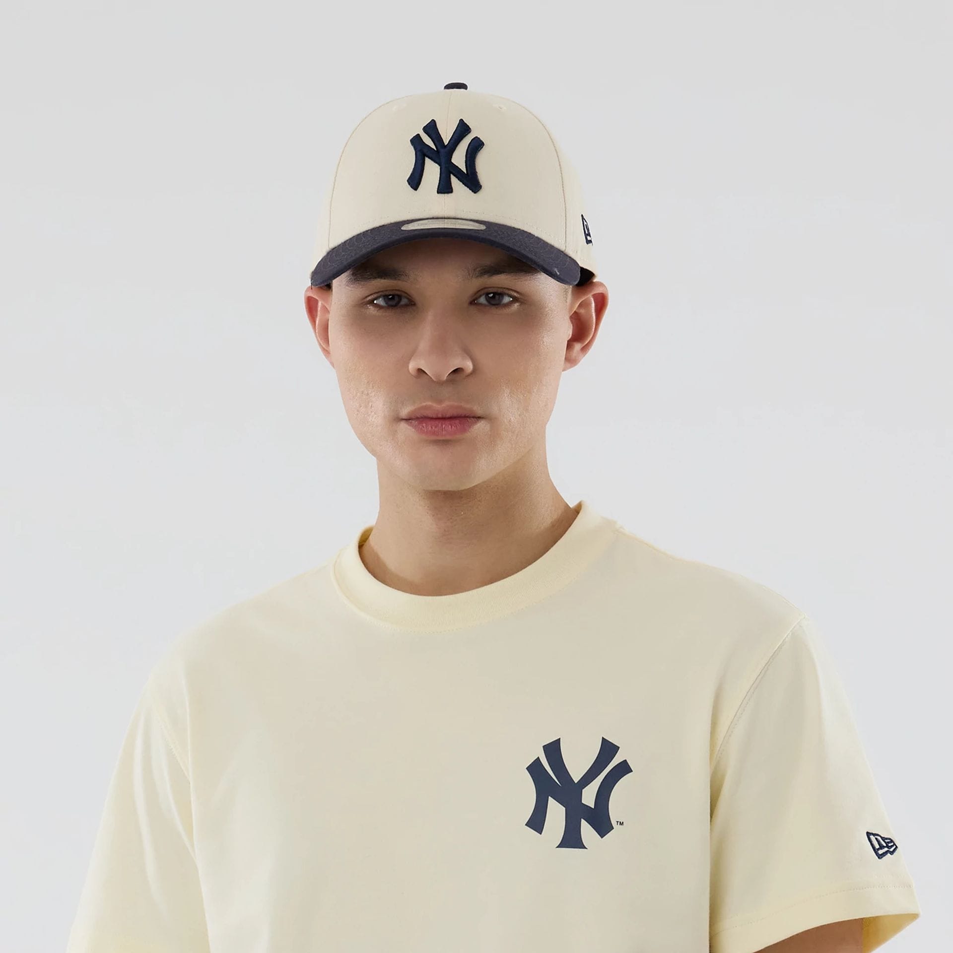 The model is wearing this MLB City Series New York Yankees T-Shirt in cream. 4