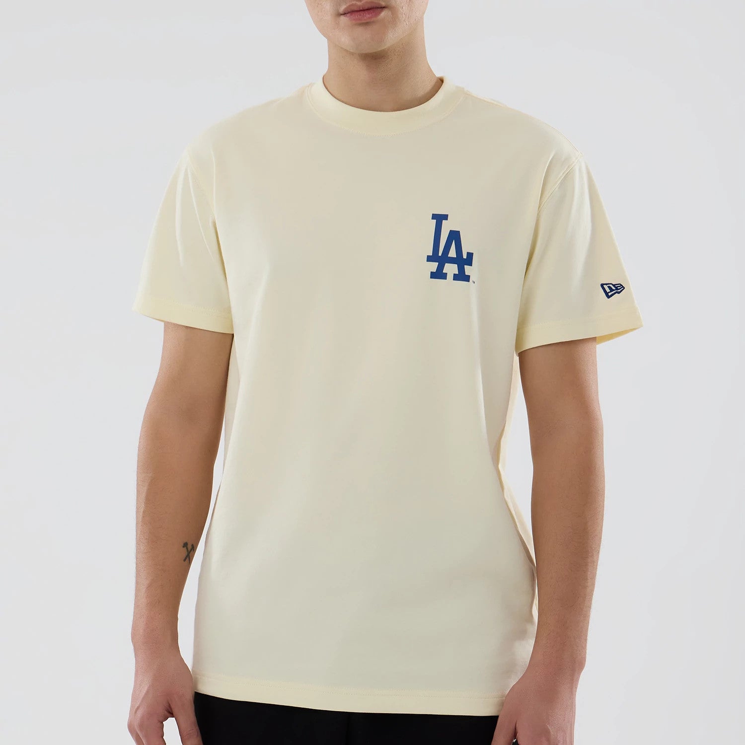 The model is wearing this MLB City Series LA Dodgers T-Shirt in white. 4