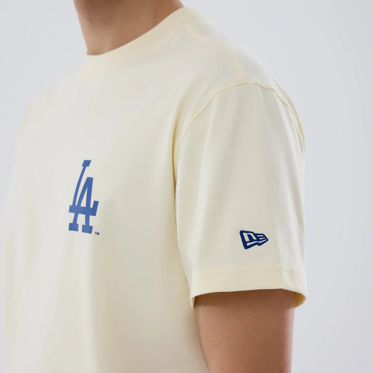 The model is wearing this MLB City Series LA Dodgers T-Shirt in white. 6