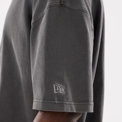 The model is wearing this New Era Street Archived Oversized T-Shirt in black. 5