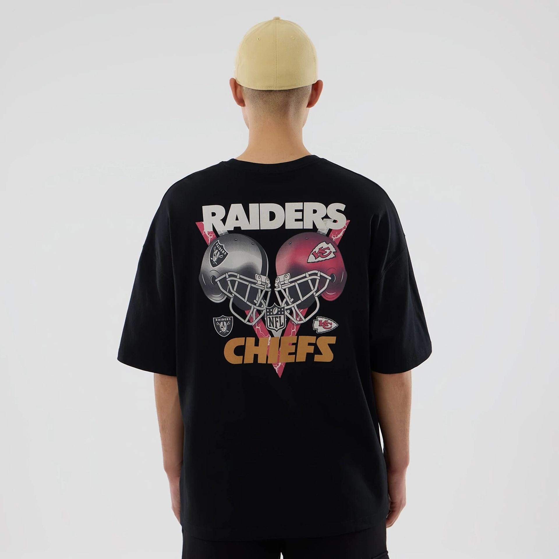The model is wearing this NFL Rivalry Las Vegas Raiders Oversized T-Shirt in black. 2