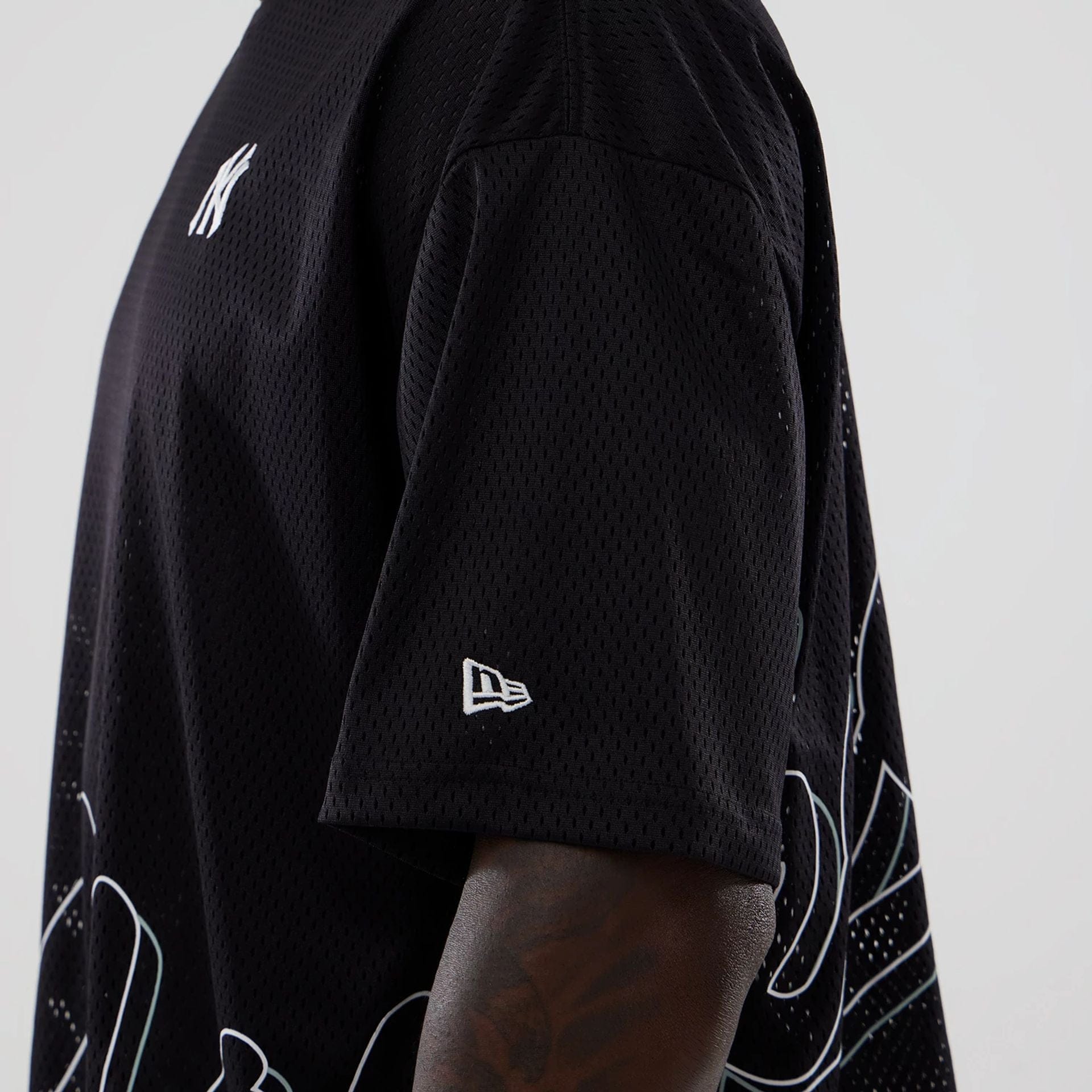 The model is wearing this MLB Mix League New York Yankees Oversized Mesh T-Shirt in black. 6