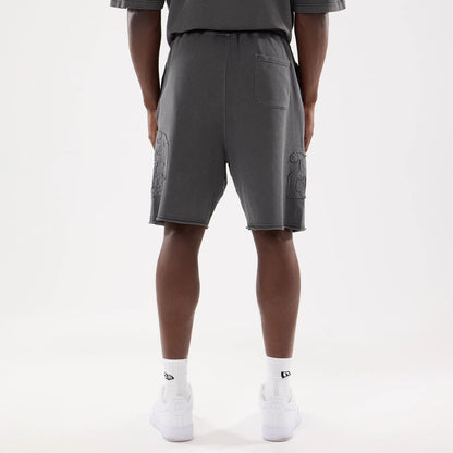 The model is wearing this New Era Street Archived Oversized Shorts in black. 2