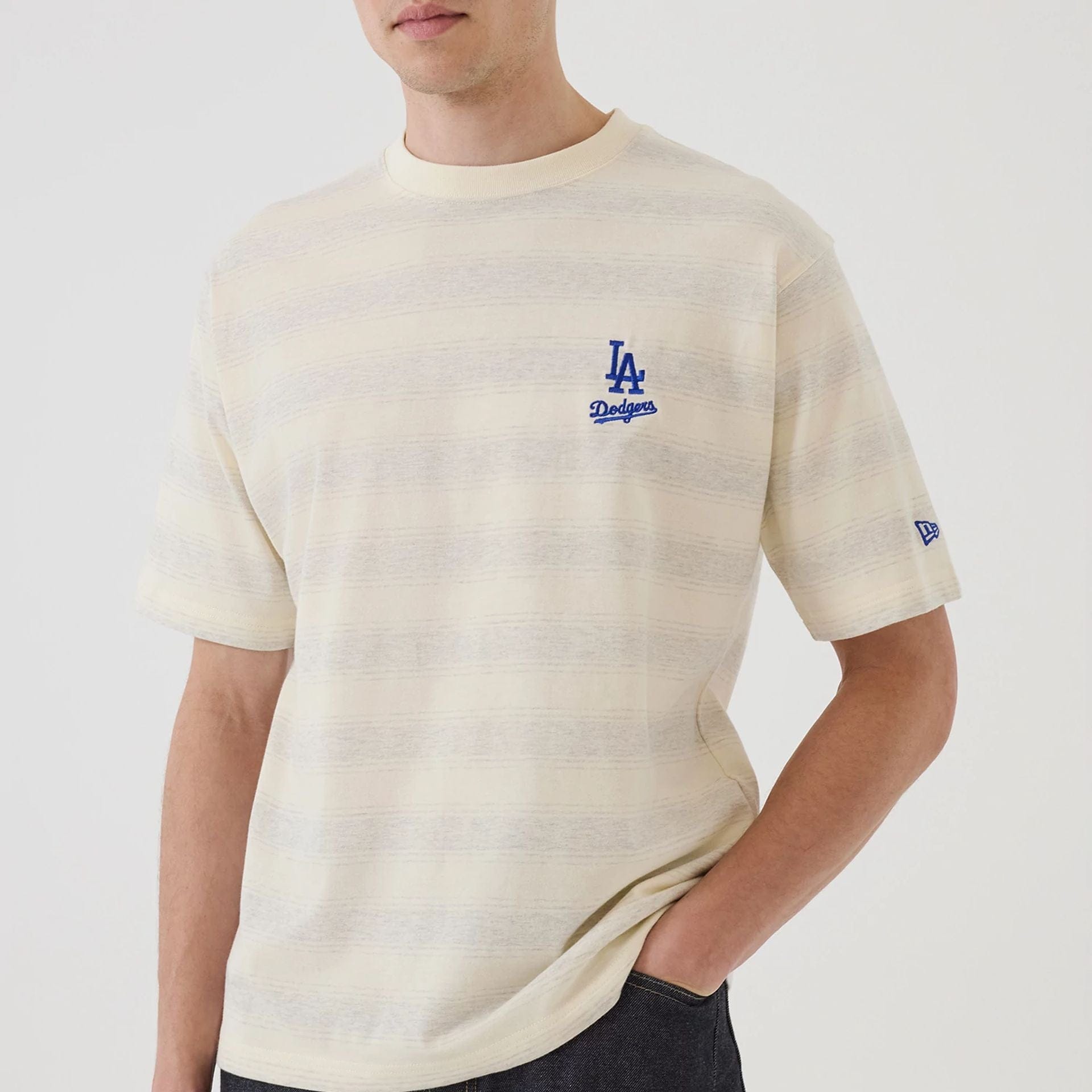 The model is wearing this MLB Border LA Dodgers Oversized T-Shirt in cream. 3