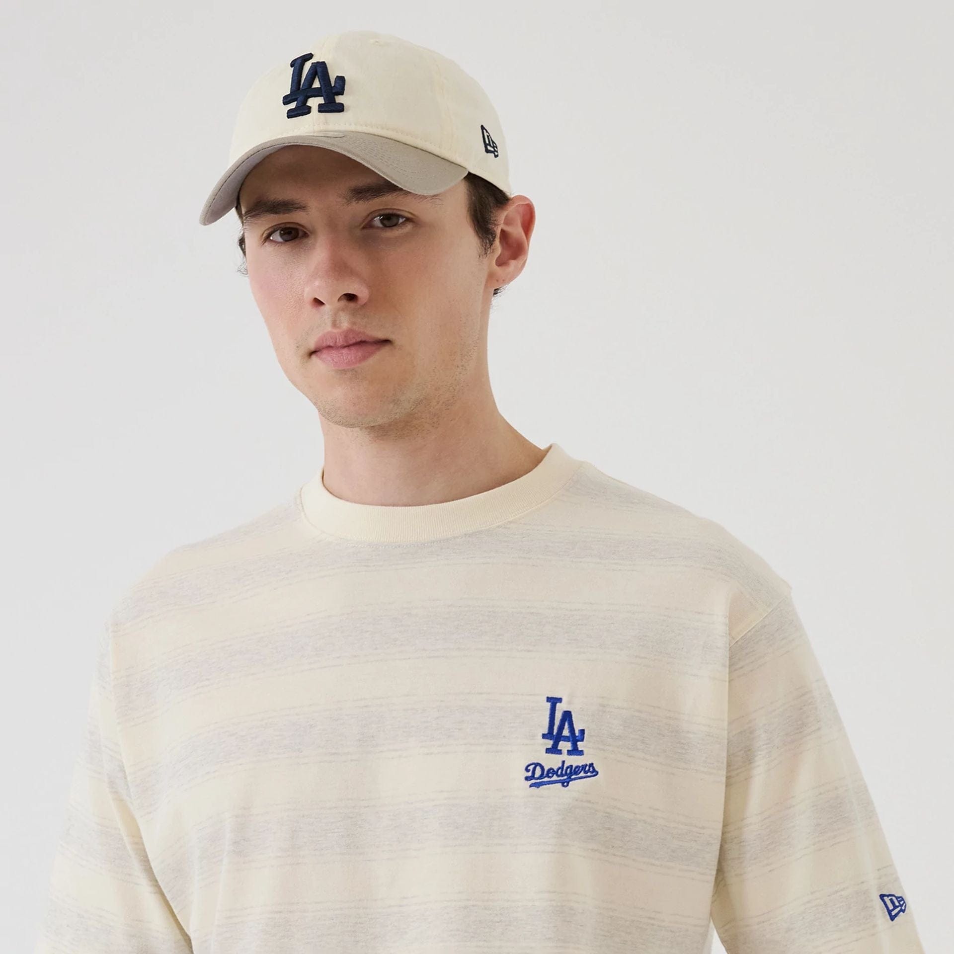 The model is wearing this MLB Border LA Dodgers Oversized T-Shirt in cream. 6