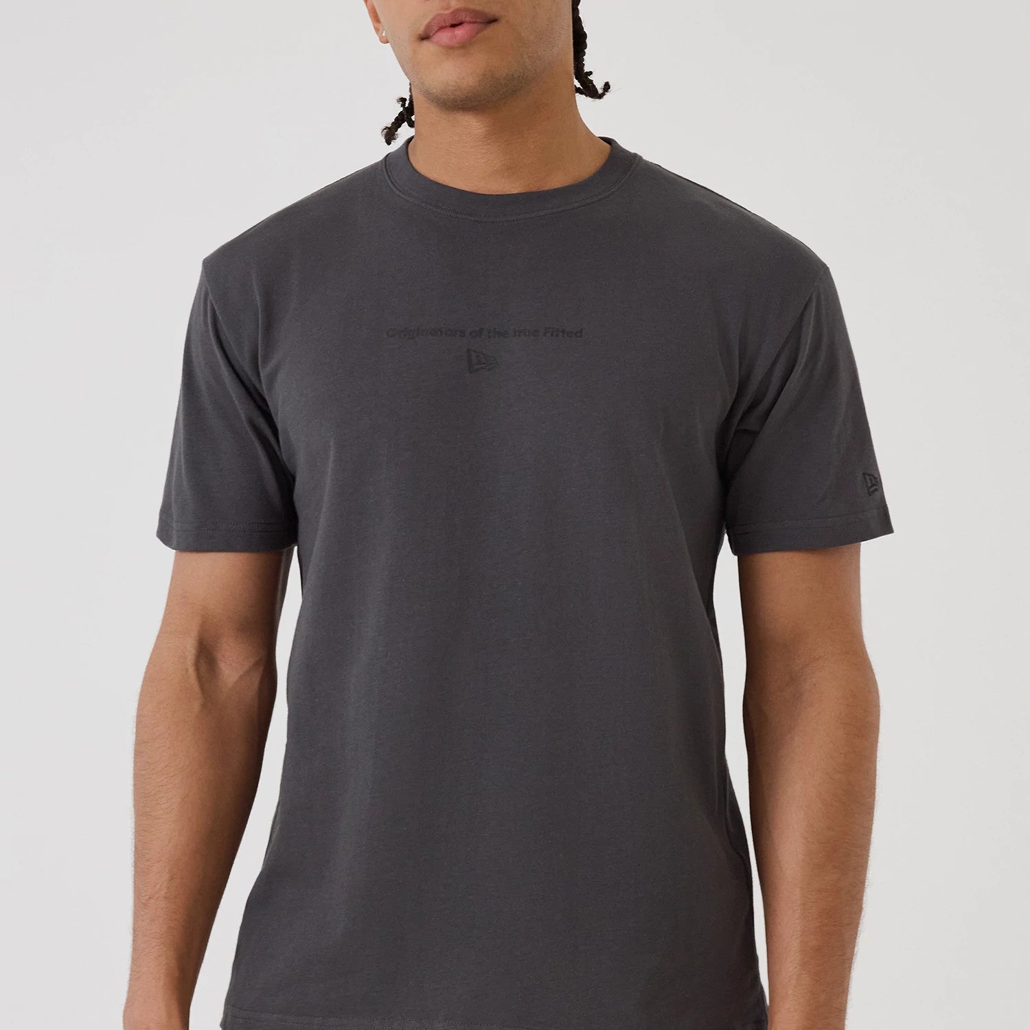 The model is wearing this New Era Circle T-Shirt in Grey. 5