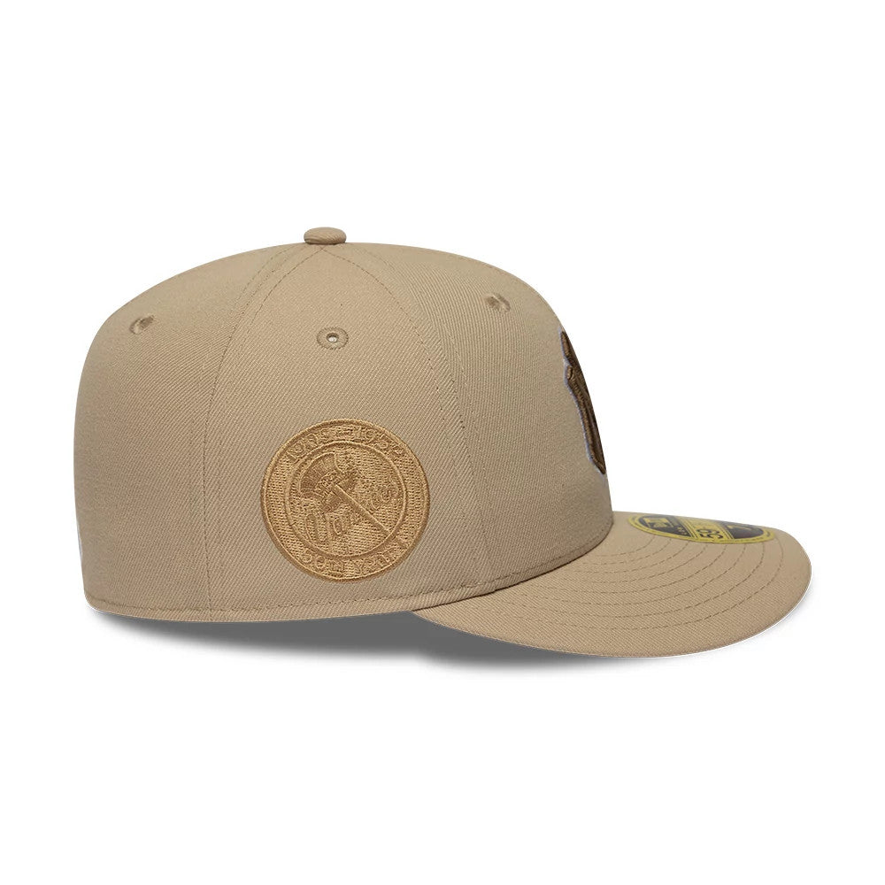 Pictured is this MLB College Varsity New York Yankees Low Profile 59FIFTY Fitted cap in beige. 5