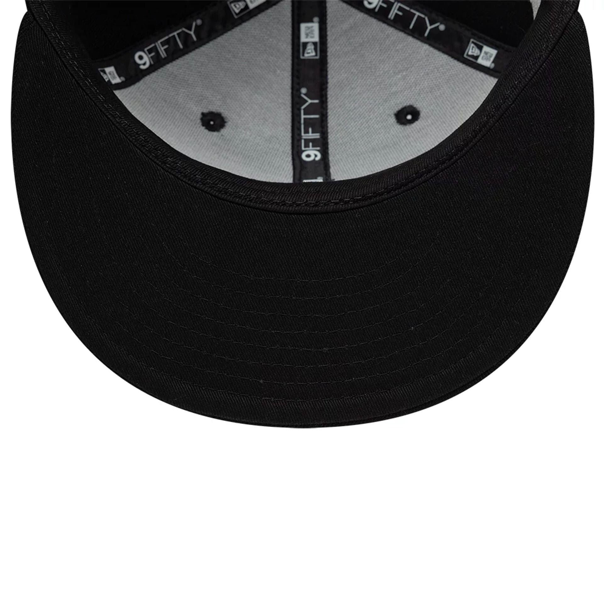 Pictured is this New Era Essential Tagging 9FIFTY Snapback cap in black. 7