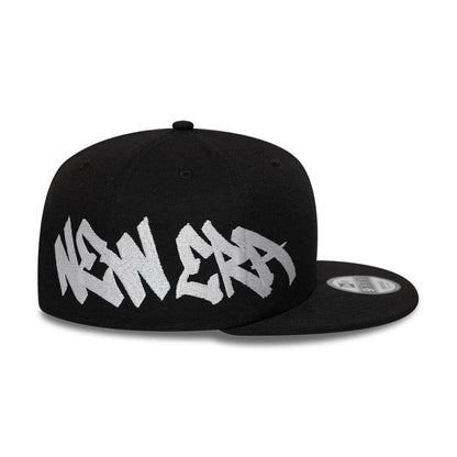 Pictured is this New Era Essential Tagging 9FIFTY Snapback cap in black. 2