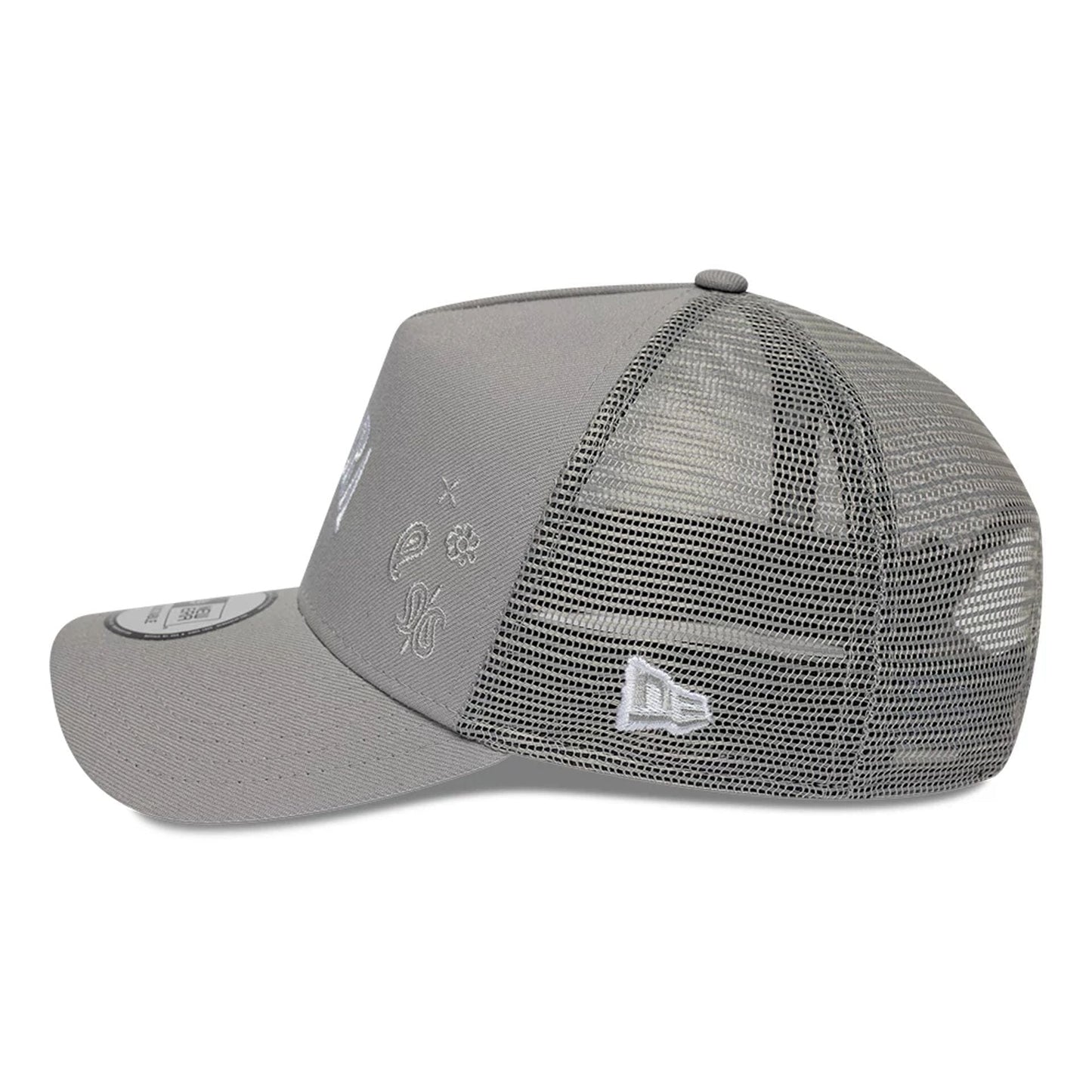 Pictured is this New Era Paisley Emblem 9FORTY A-Frame Trucker cap in grey. 4